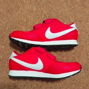 Nike MD Valiant SE "Siren Red/White/University Red" Preschool Boys' Shoe Size 13